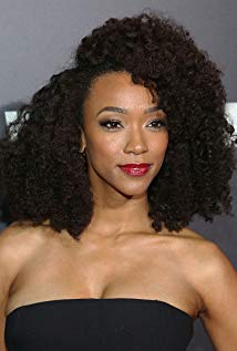 How tall is Sonequa Martin Green?